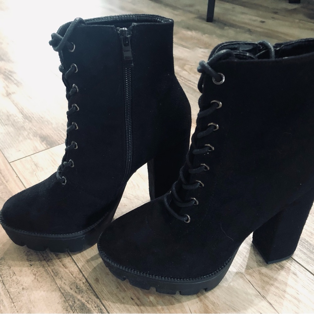 Size 6 black suede 5” heel top moda boots